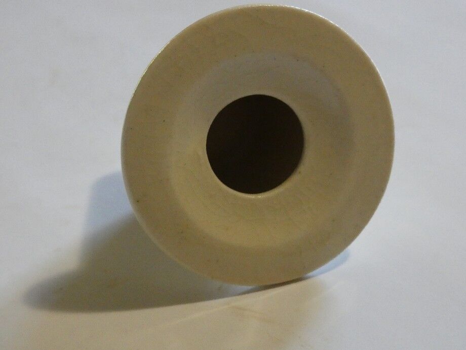 Off-white porcelain inkwell with well-curved bowl