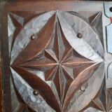 Coffret en bois sculpté