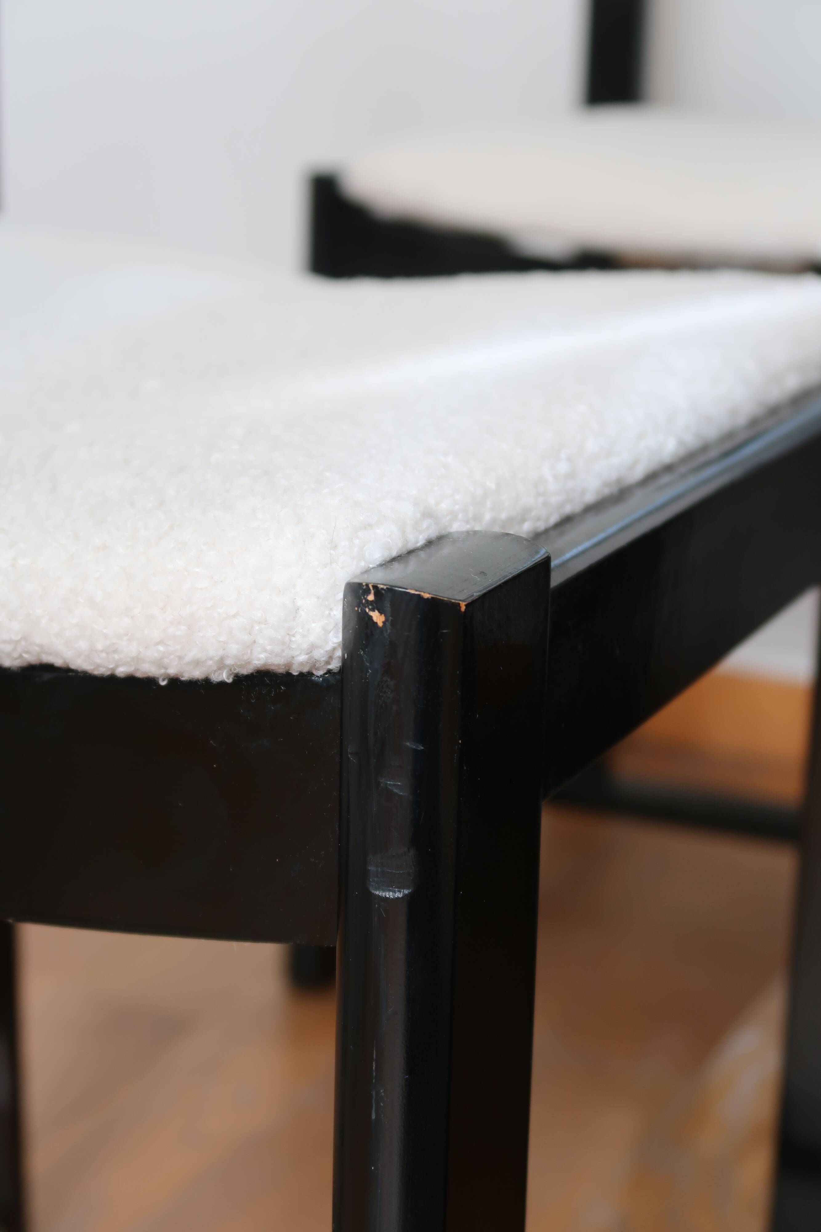 6 black lacquered and terry chairs