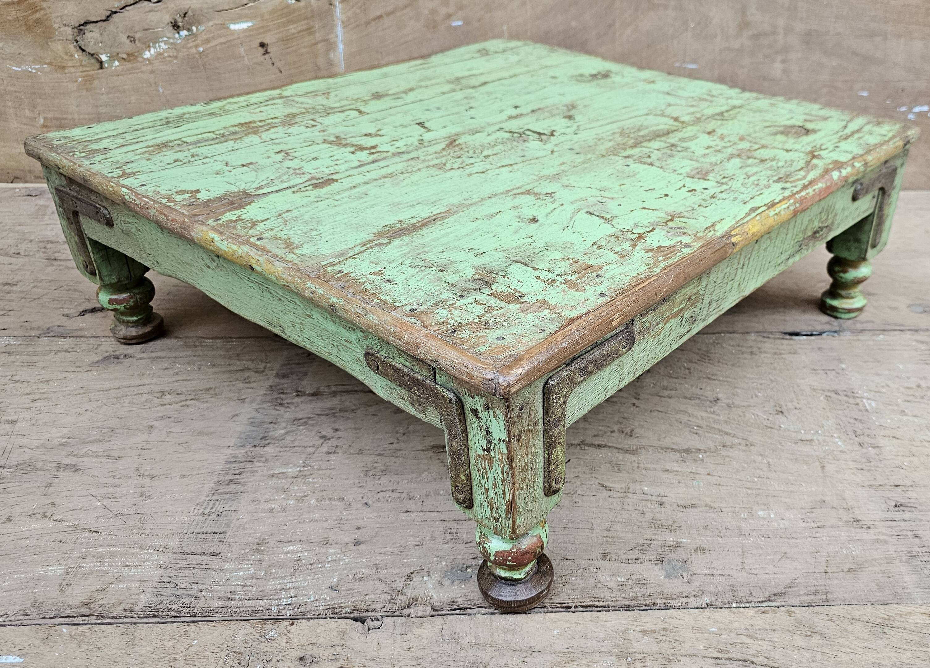 Ancienne table à thé en teck birman