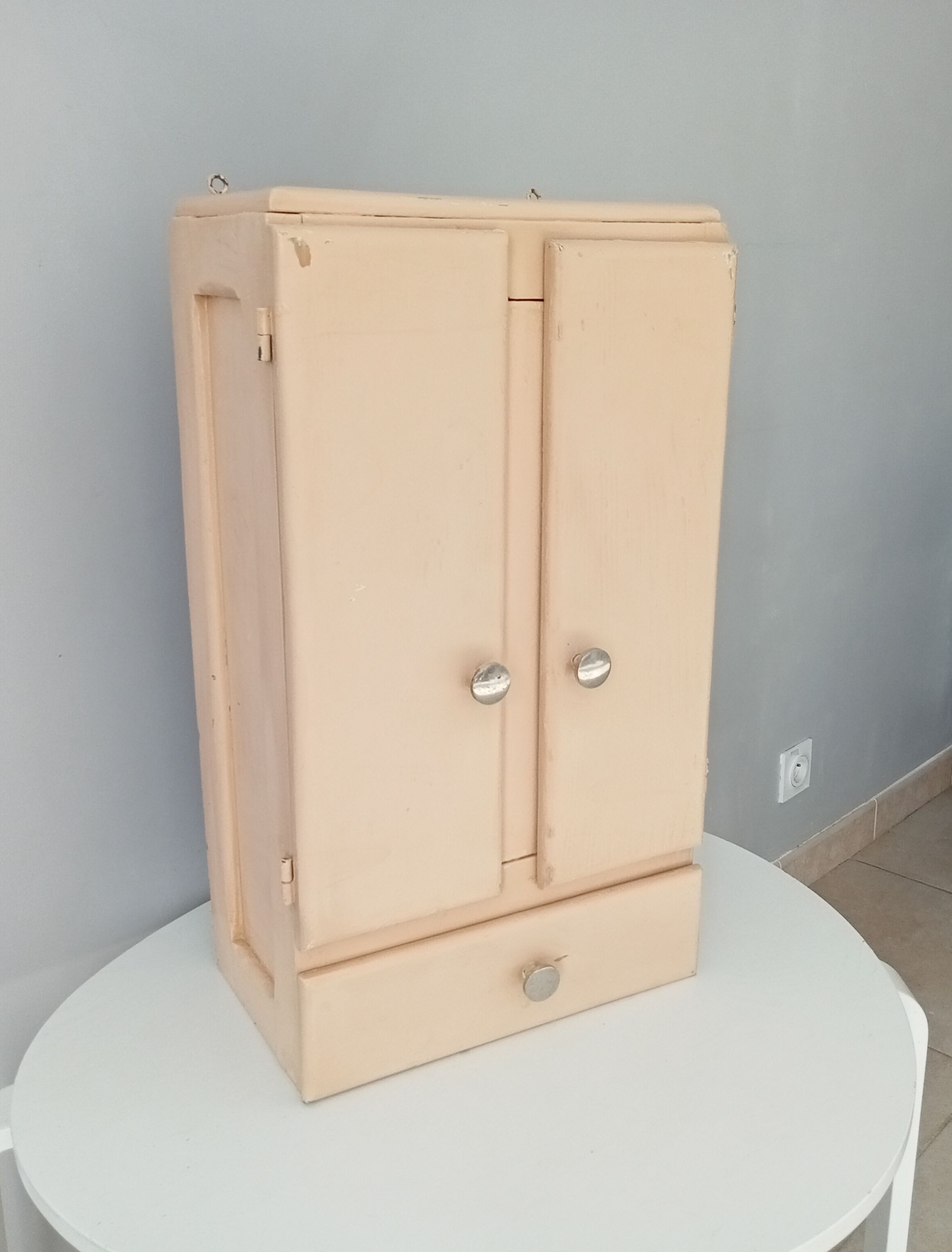 Medicine cabinet 50s