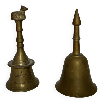 Collection deux cloches en bronze décor mouton XXème