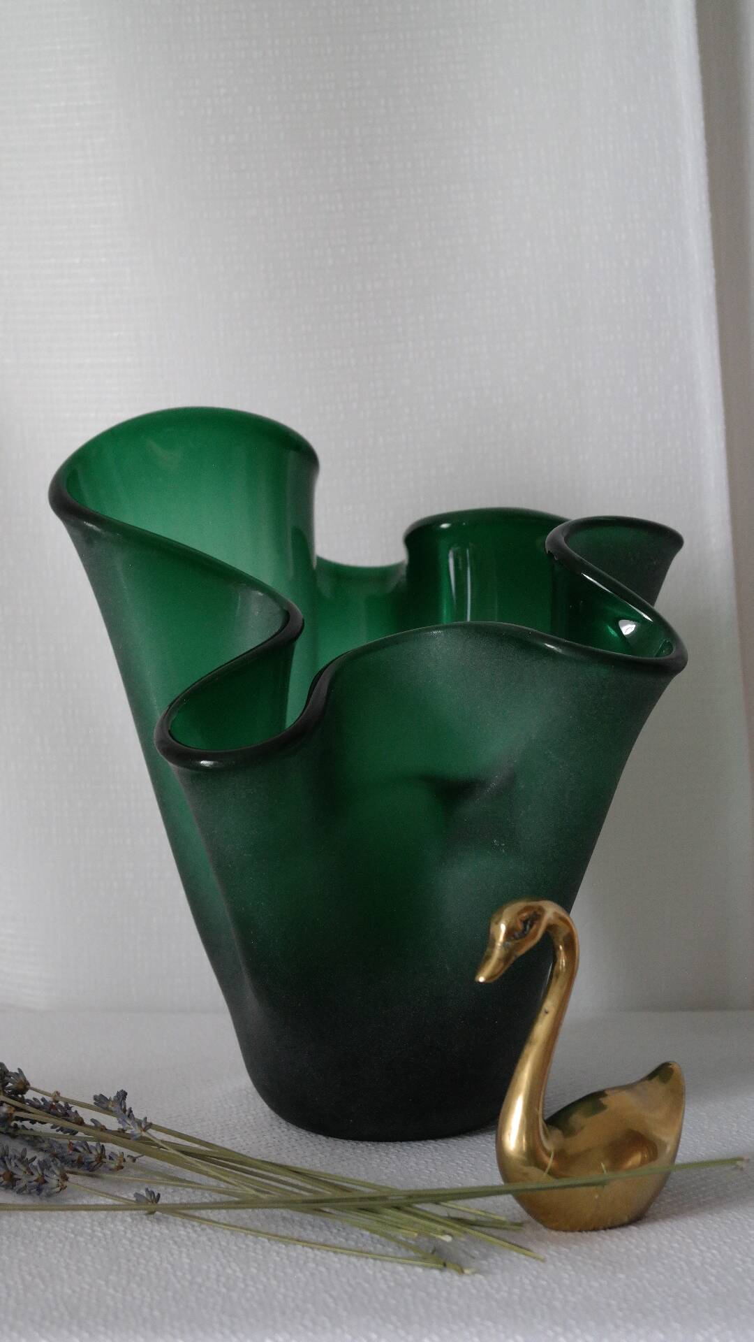 Vintage Italian blown glass handkerchief vase