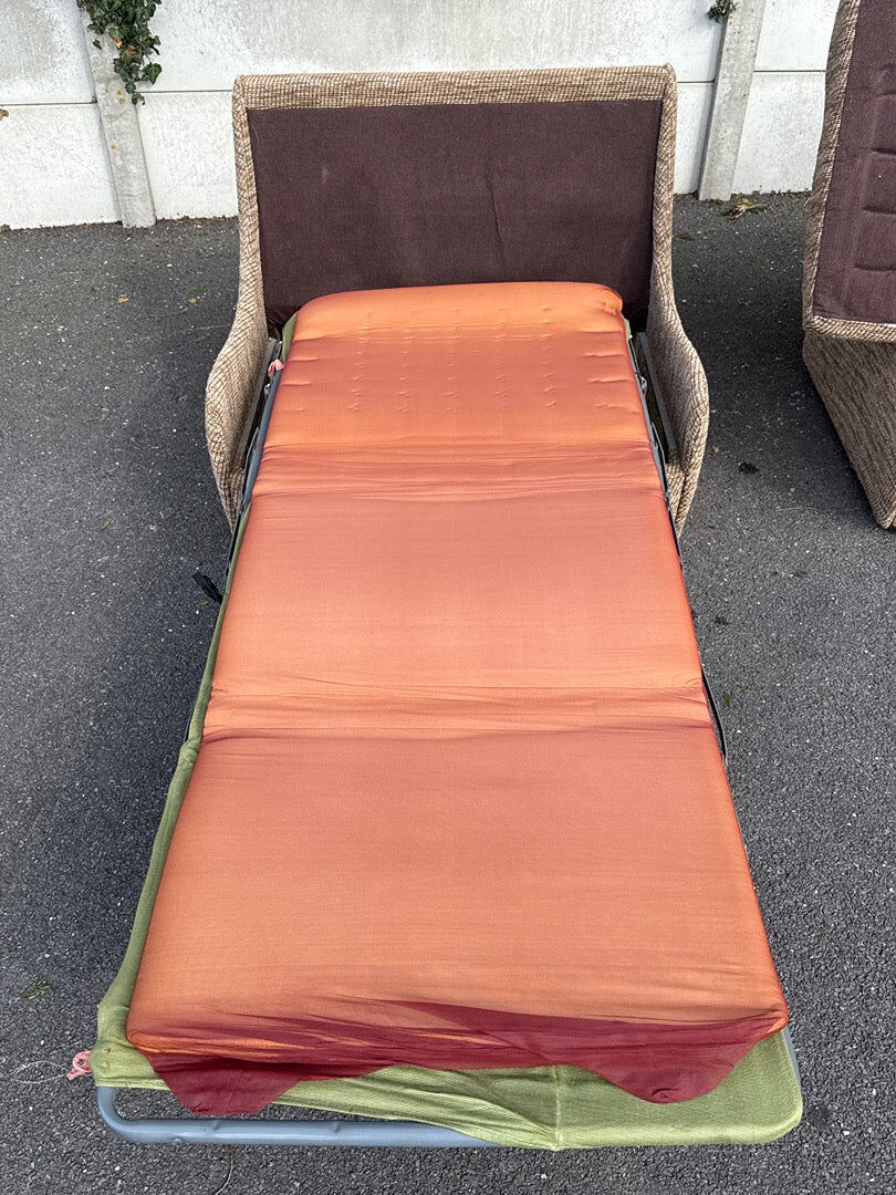 Fauteuil convertible vintage en tissu beige et marron