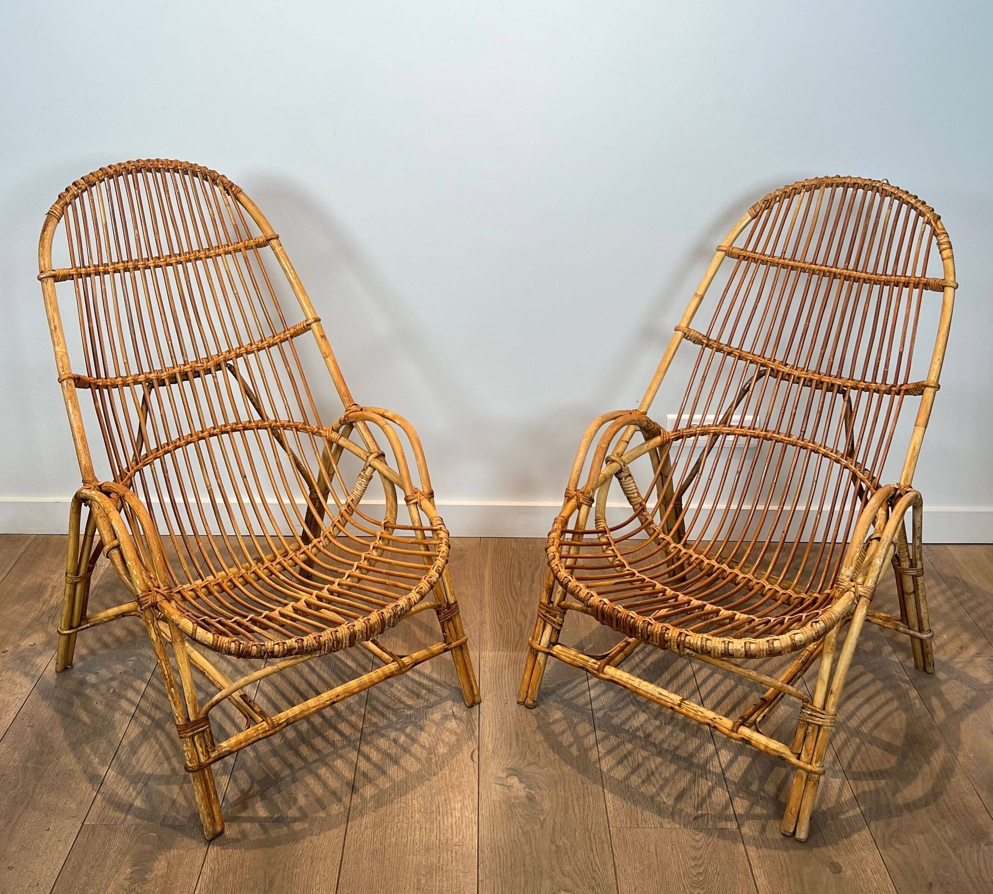 Paire de fauteuils design en rotin