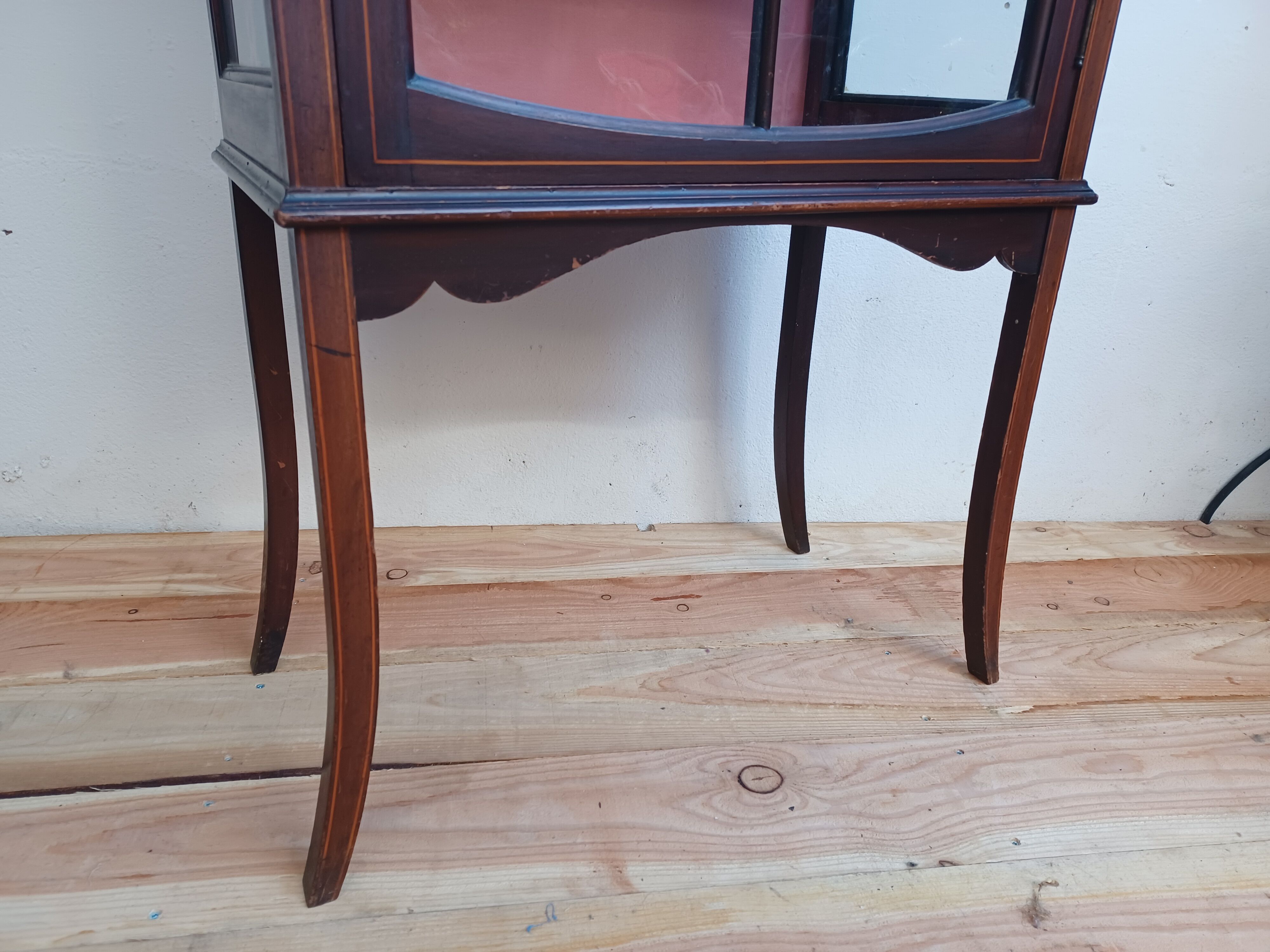 English showcase, late 19th