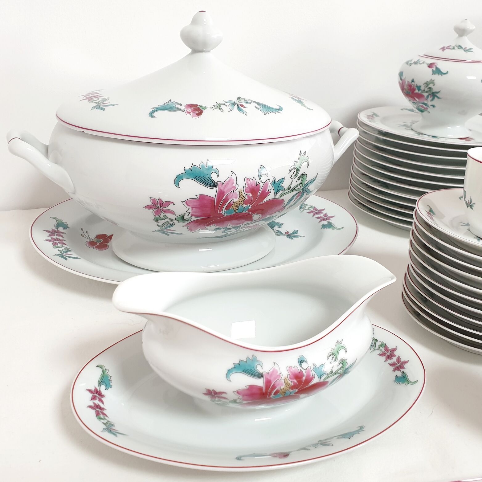 Limoges Bernardaud "Lhasa" porcelain table service 82 pieces