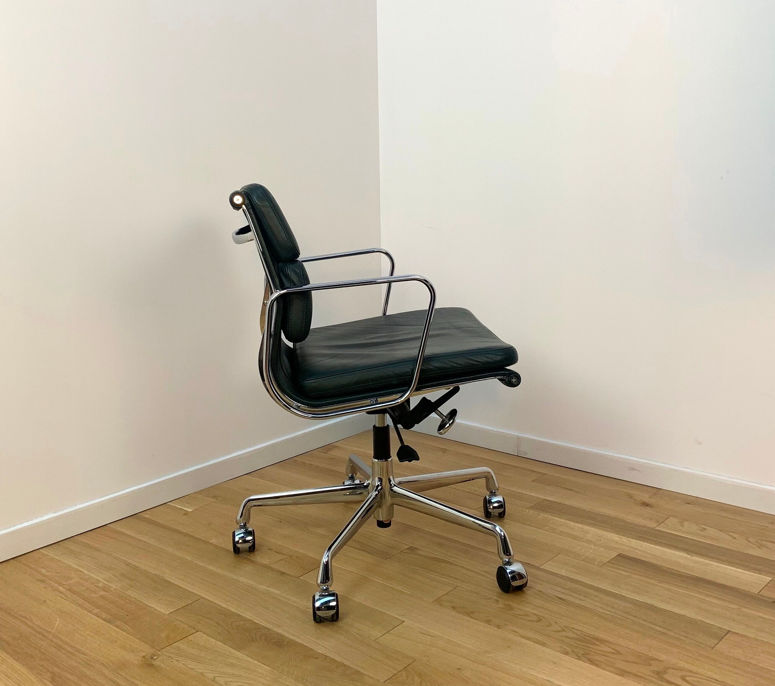 Soft Pad EA217, Charles & Ray Eames for Vitra