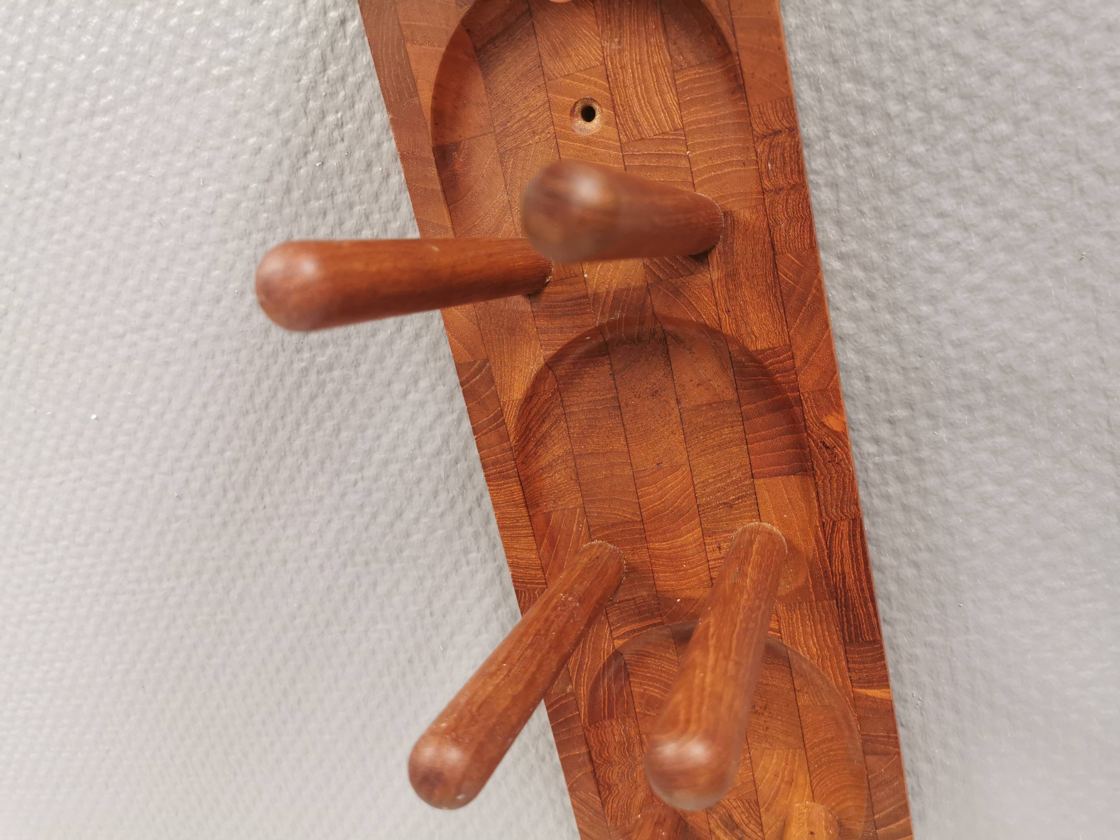 Beautiful Danish wine rack/holder for 3 bottles of wine on the wall. 1980s