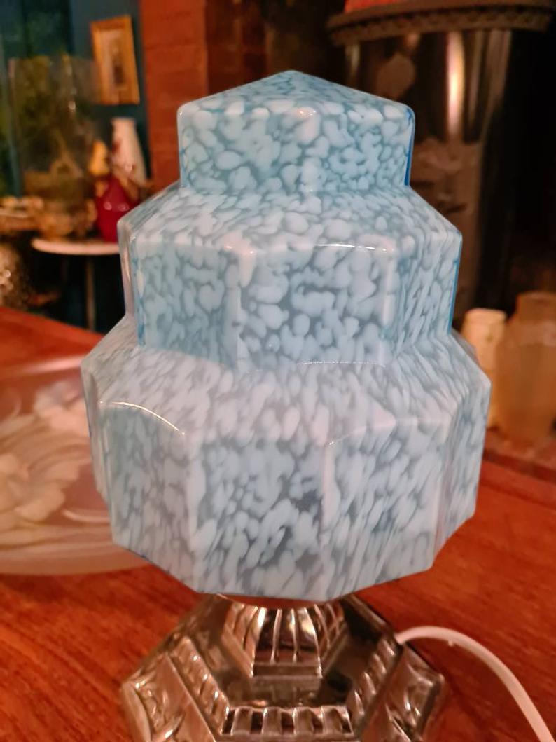 Vintage art deco skyscraper pose lamp