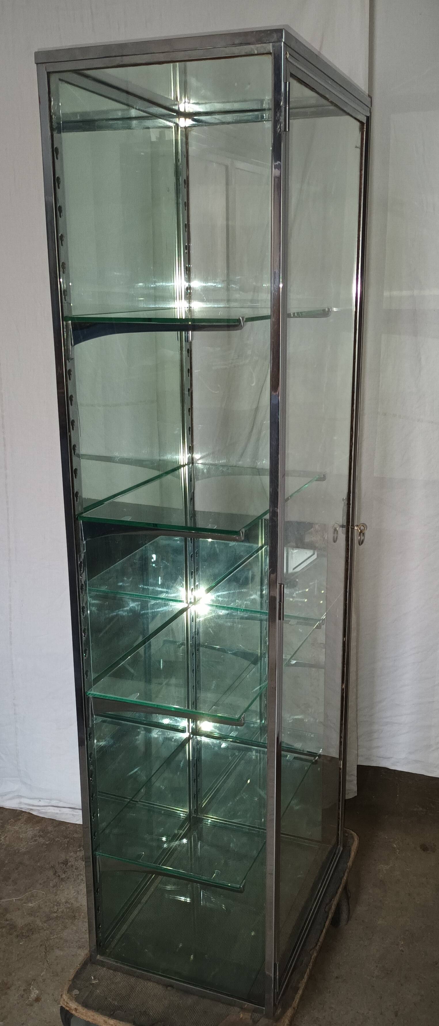 Vitrine de magasin en laiton nickelé des années 30