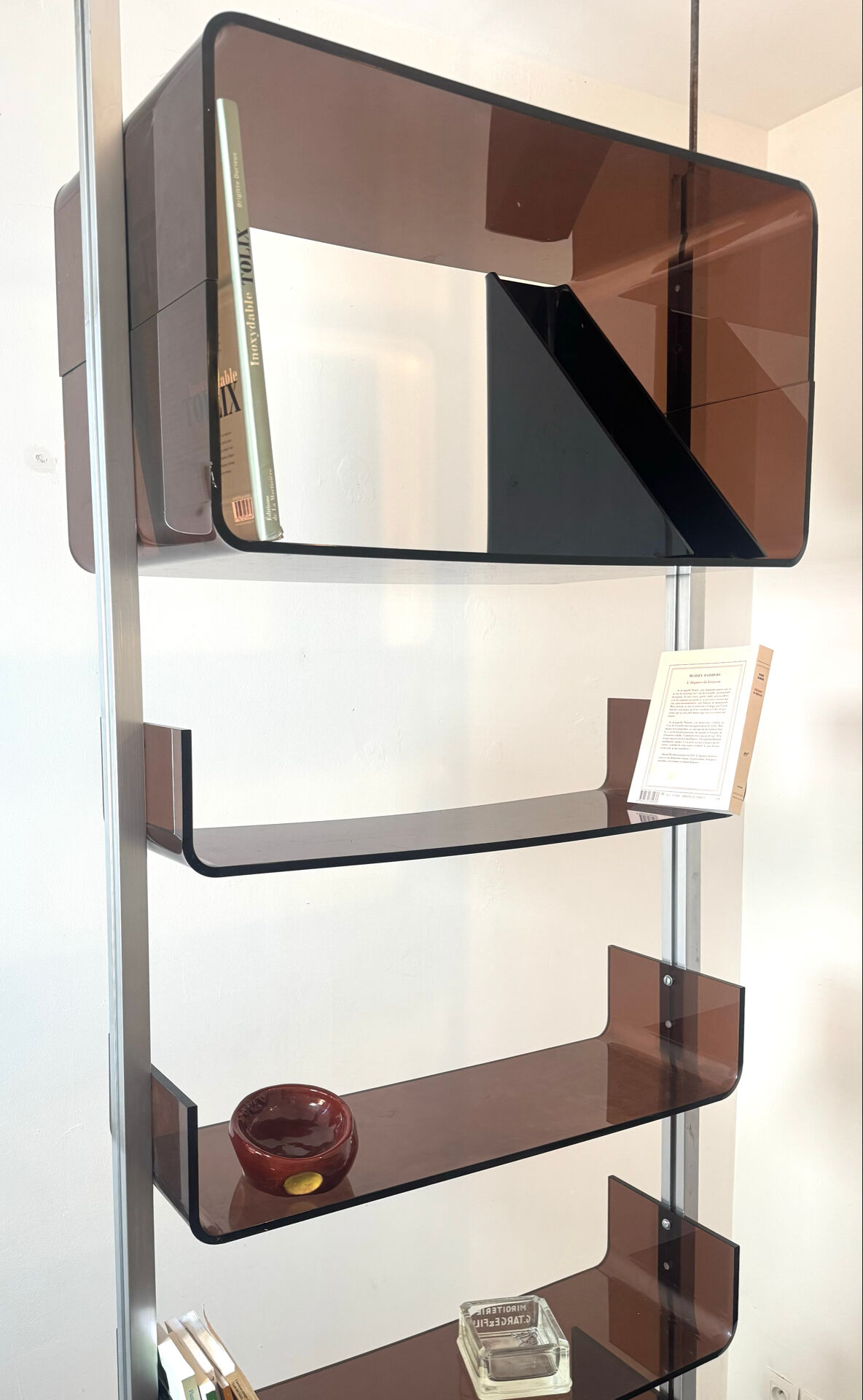 Étagère - bibliothèque en Plexiglas fumé Michel Ducaroy