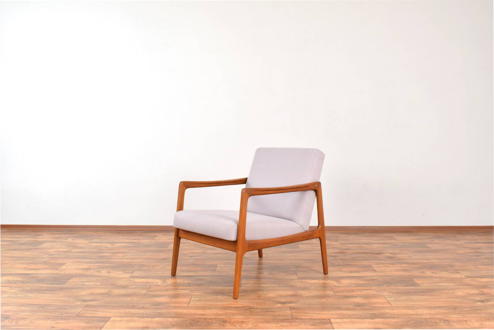Fauteuil en teck suédois du milieu du siècle par Alf Svensson pour Dux, années 1960.