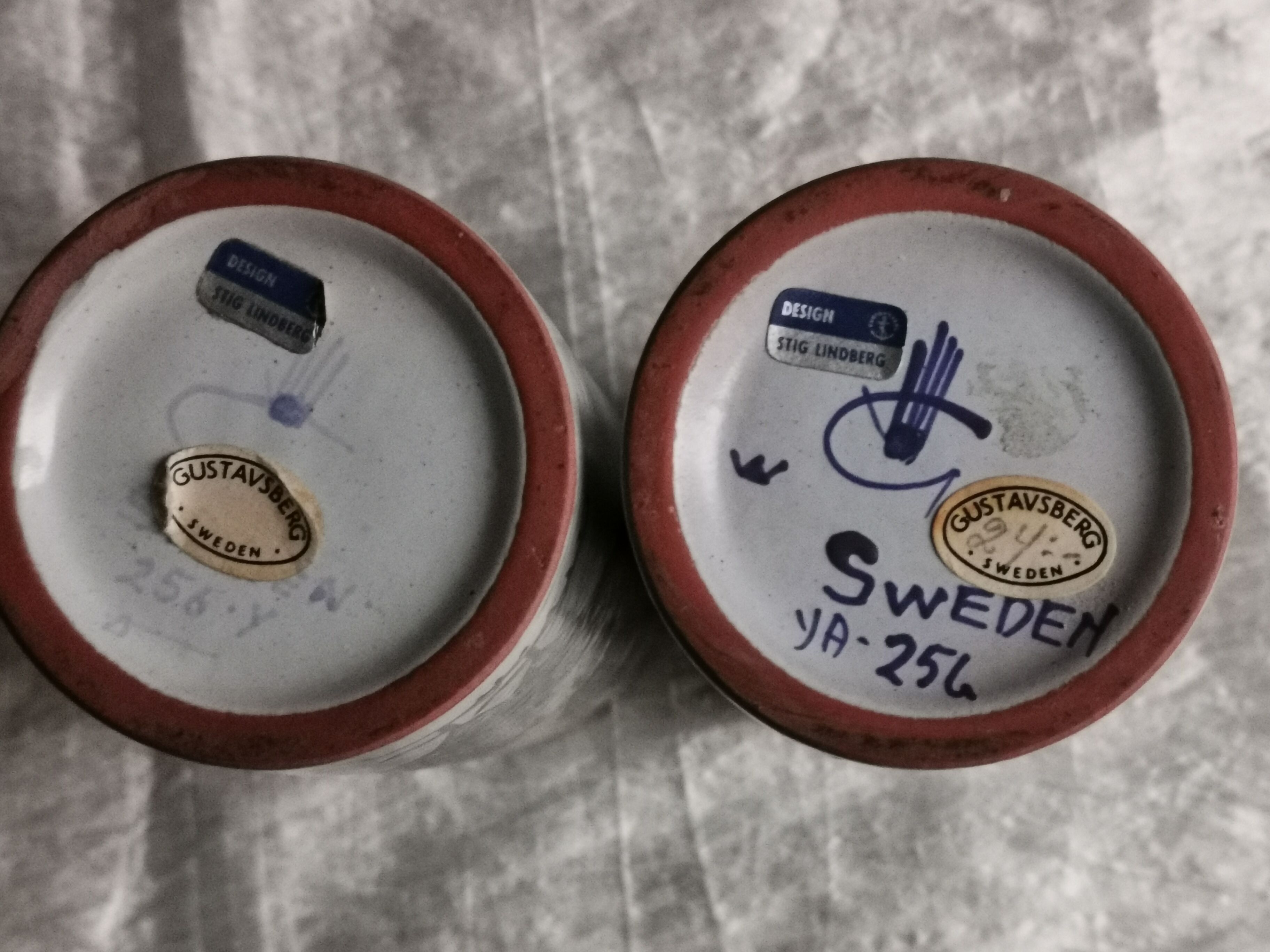 Pair of Suedois design vase by "stig lindberg"