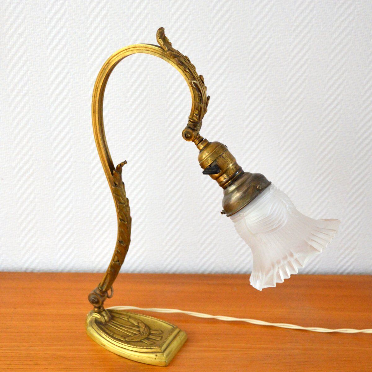 Bronze and opaline Art Nouveau lamp