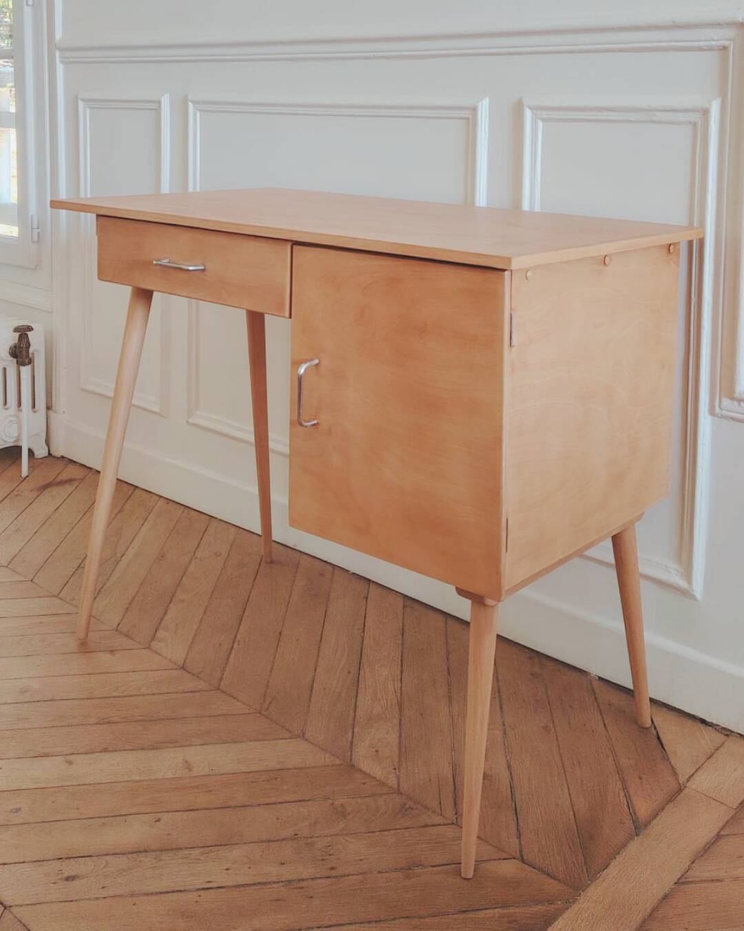 Renovated vintage Baumann desk, 1960s.