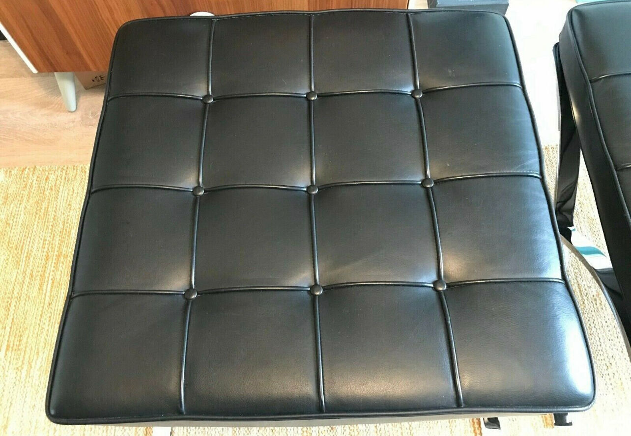 Paire d'ottomans Barcelona par Ludwig Mies van der Rohe, pour knoll