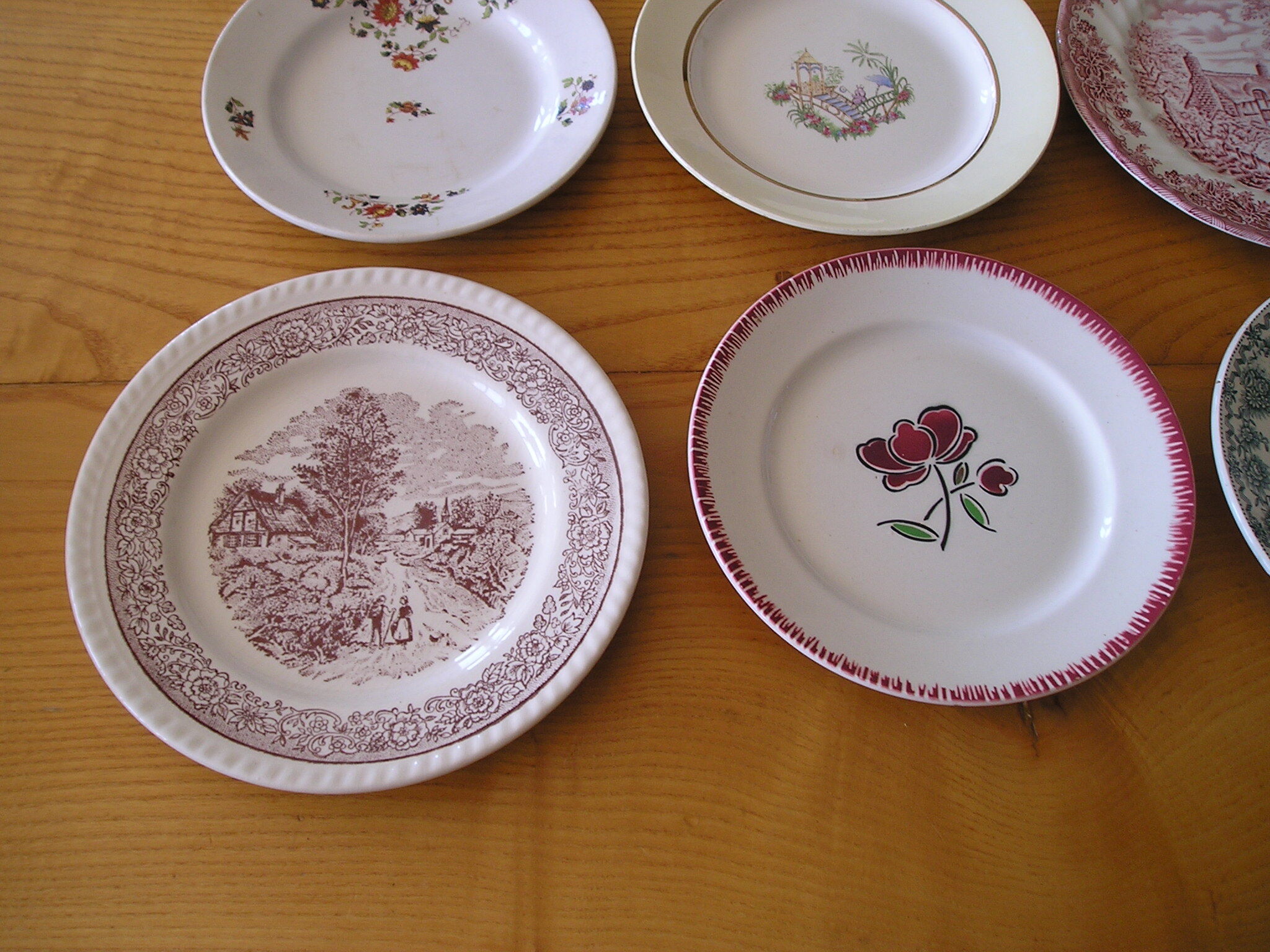 Set of 12 different flat plates
