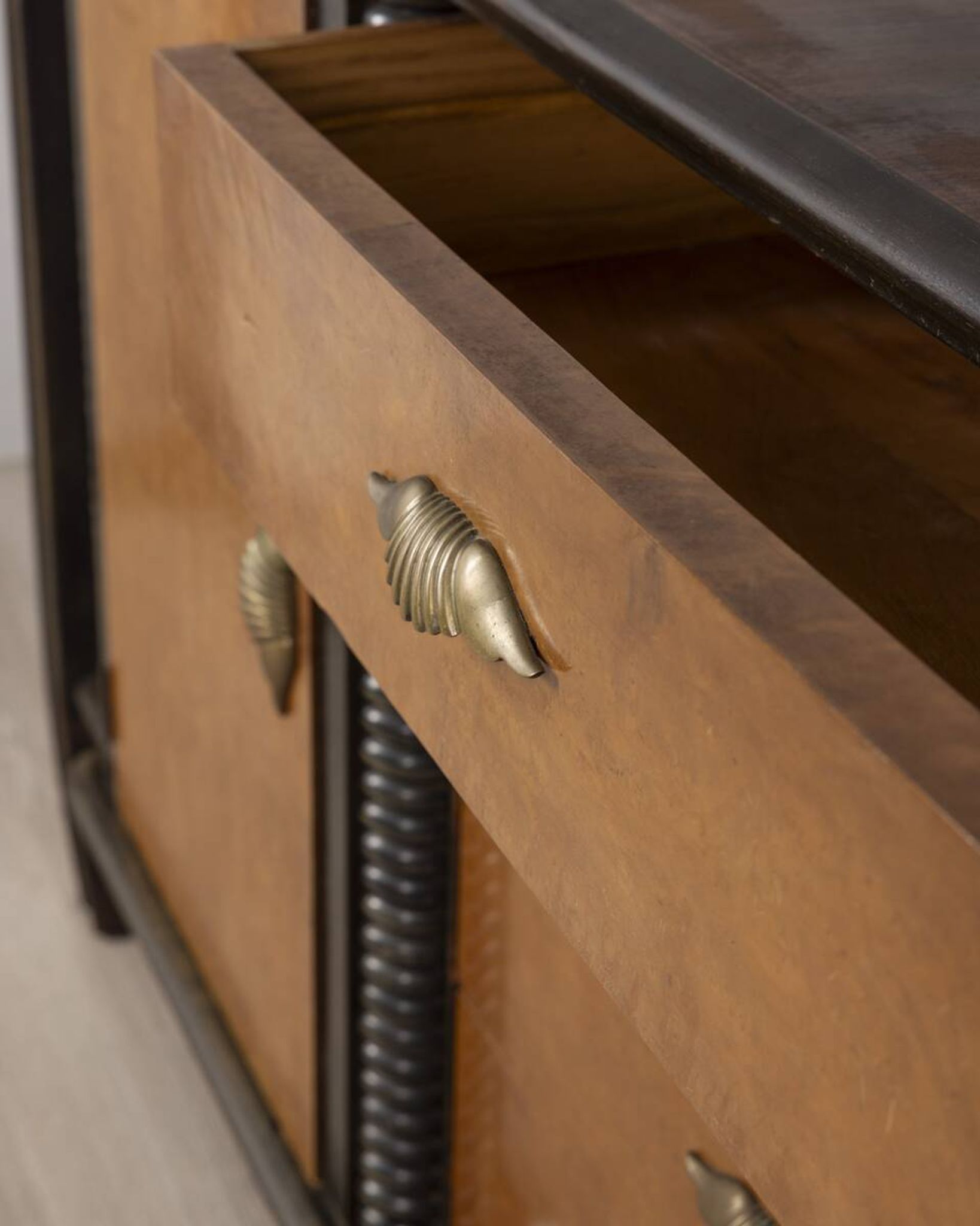 1940s vintage sideboard in wood and glass Italian Art Deco design