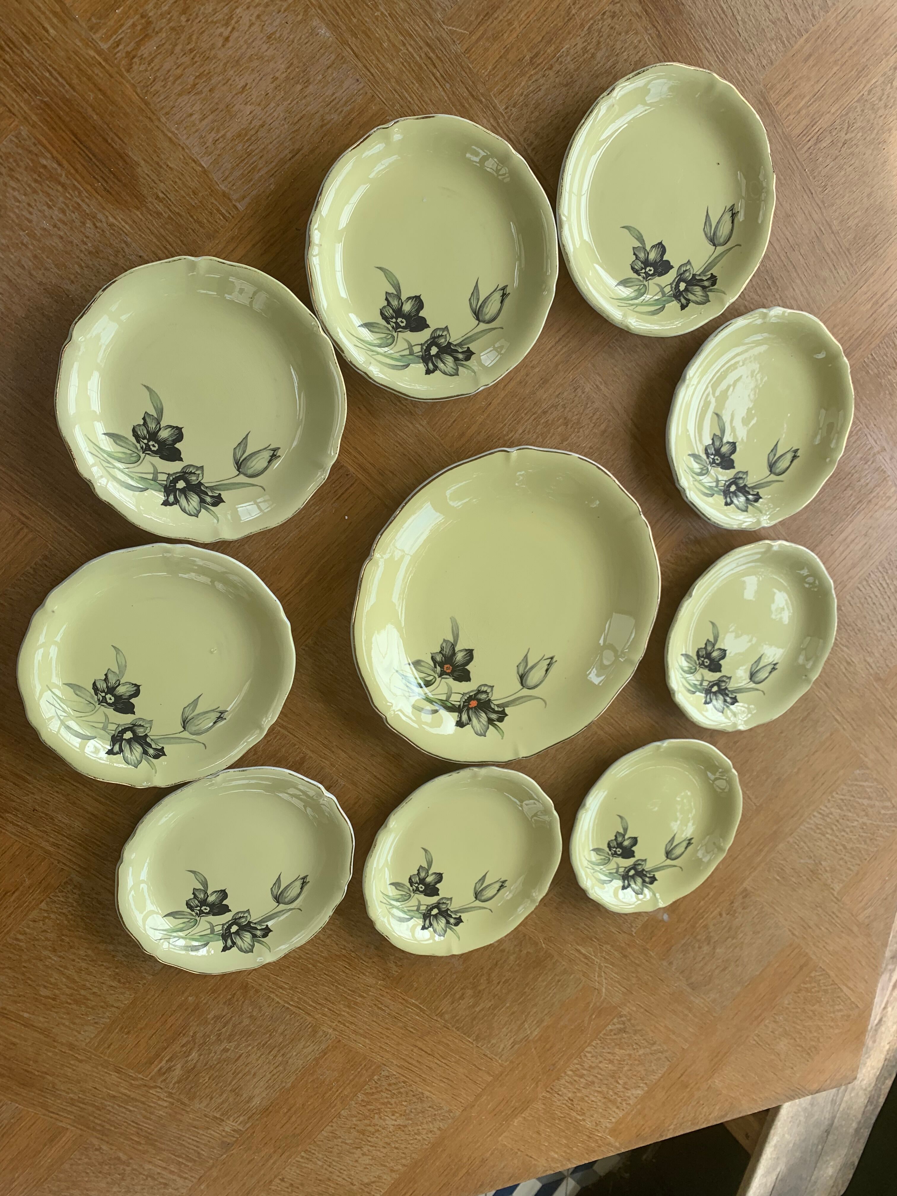 Cake set in yellow earthenware pattern black tulips ceranord Saint-Amand Vintage