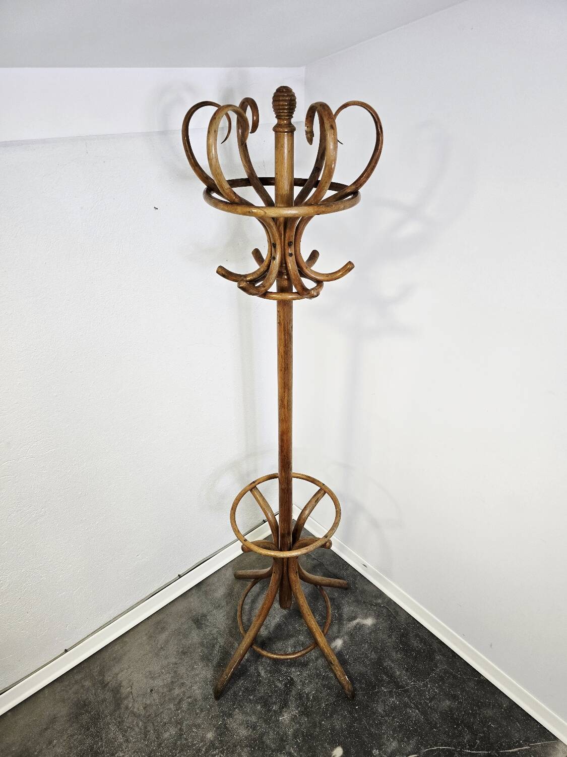 Porte-manteau et porte-chapeau en bois courbé