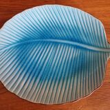 Turquoise leaf-shaped presentation plate