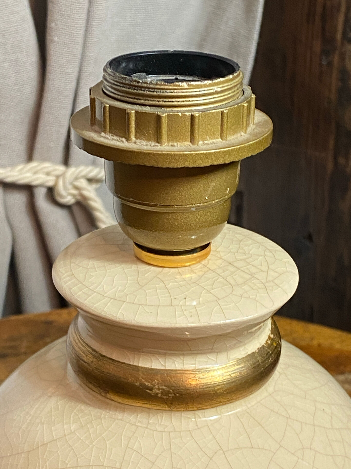 Pied de lampe en céramique craquelée  Le Dauphin