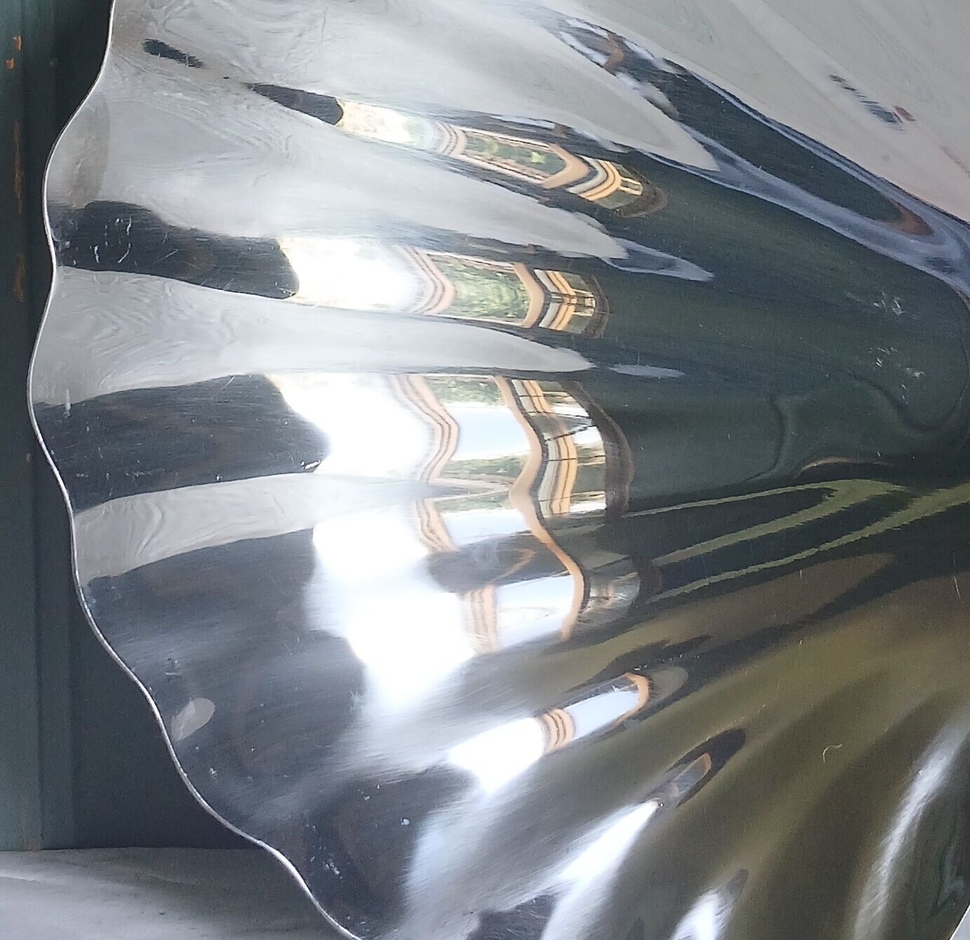 2 shell-shaped bowls in stainless steel