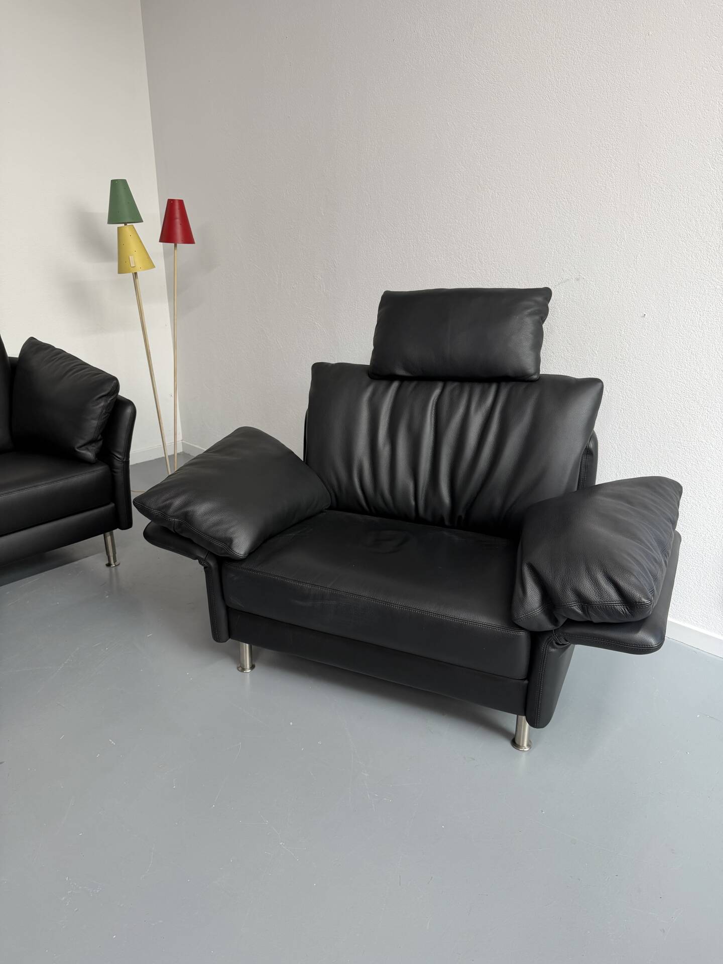 Fauteuil design contemporain Intertime I-Cielo en cuir noir