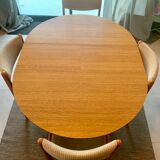 Extendable table & 4 chairs