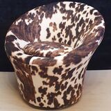 Mushroom-style armchair
