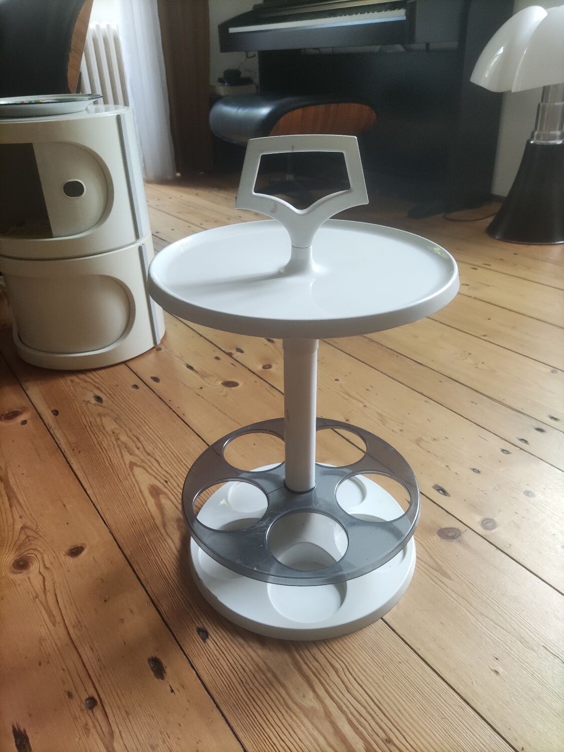 Vintage flair portable bar