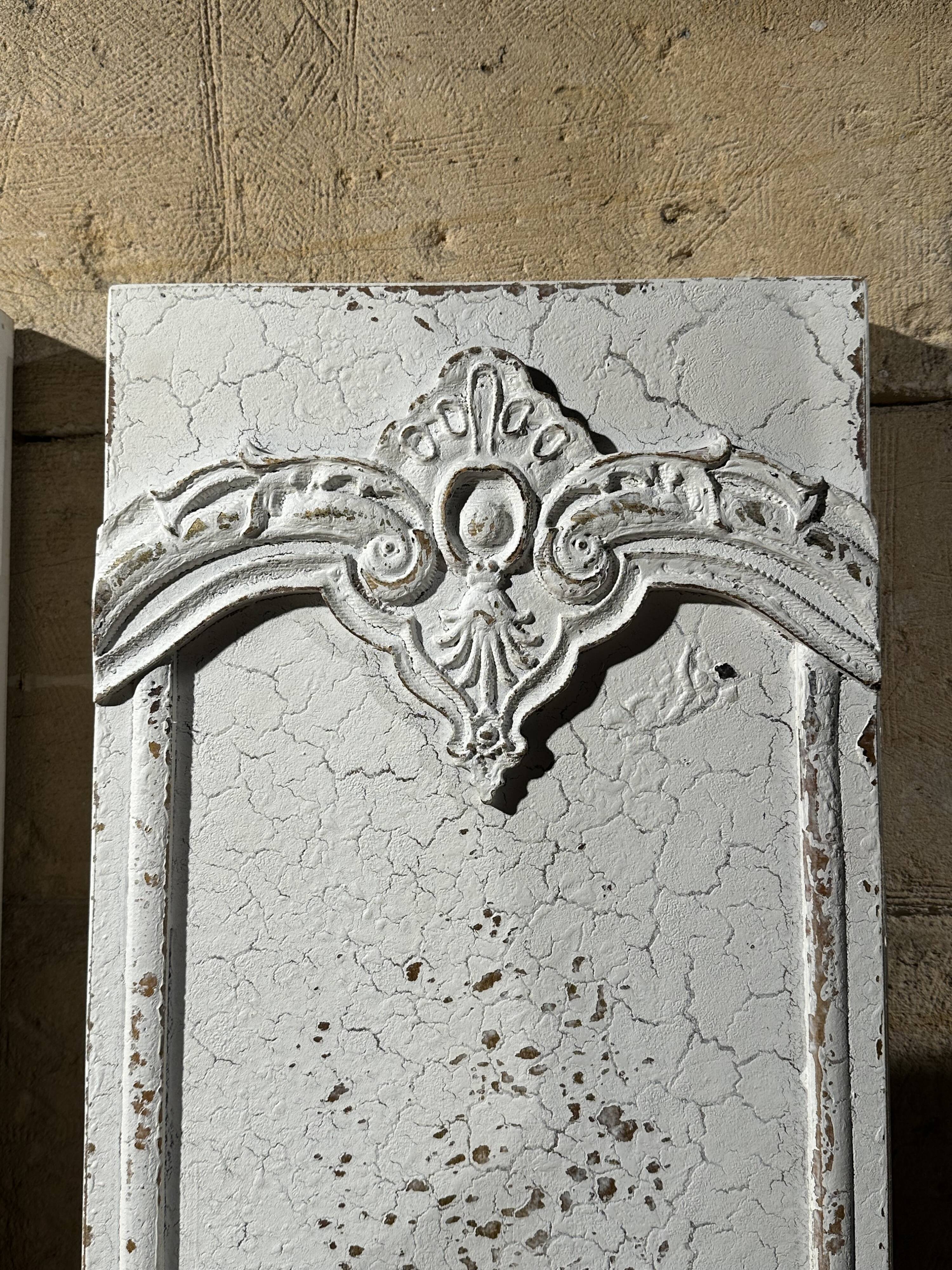 Wall decoration in three pieces, triptych of relief decoration on weathered wood, white and gold,