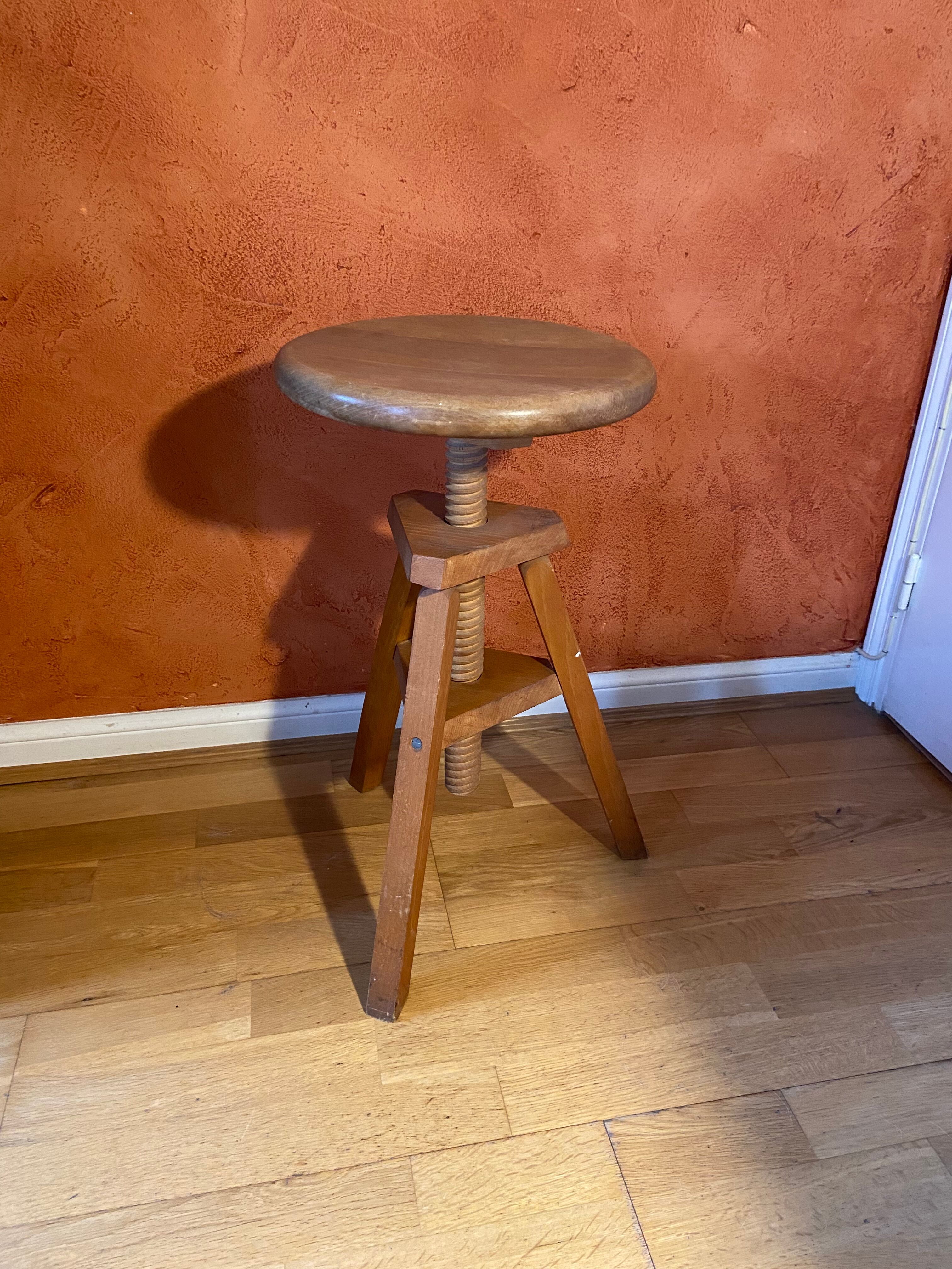 Watchmaker's tripod screw stool