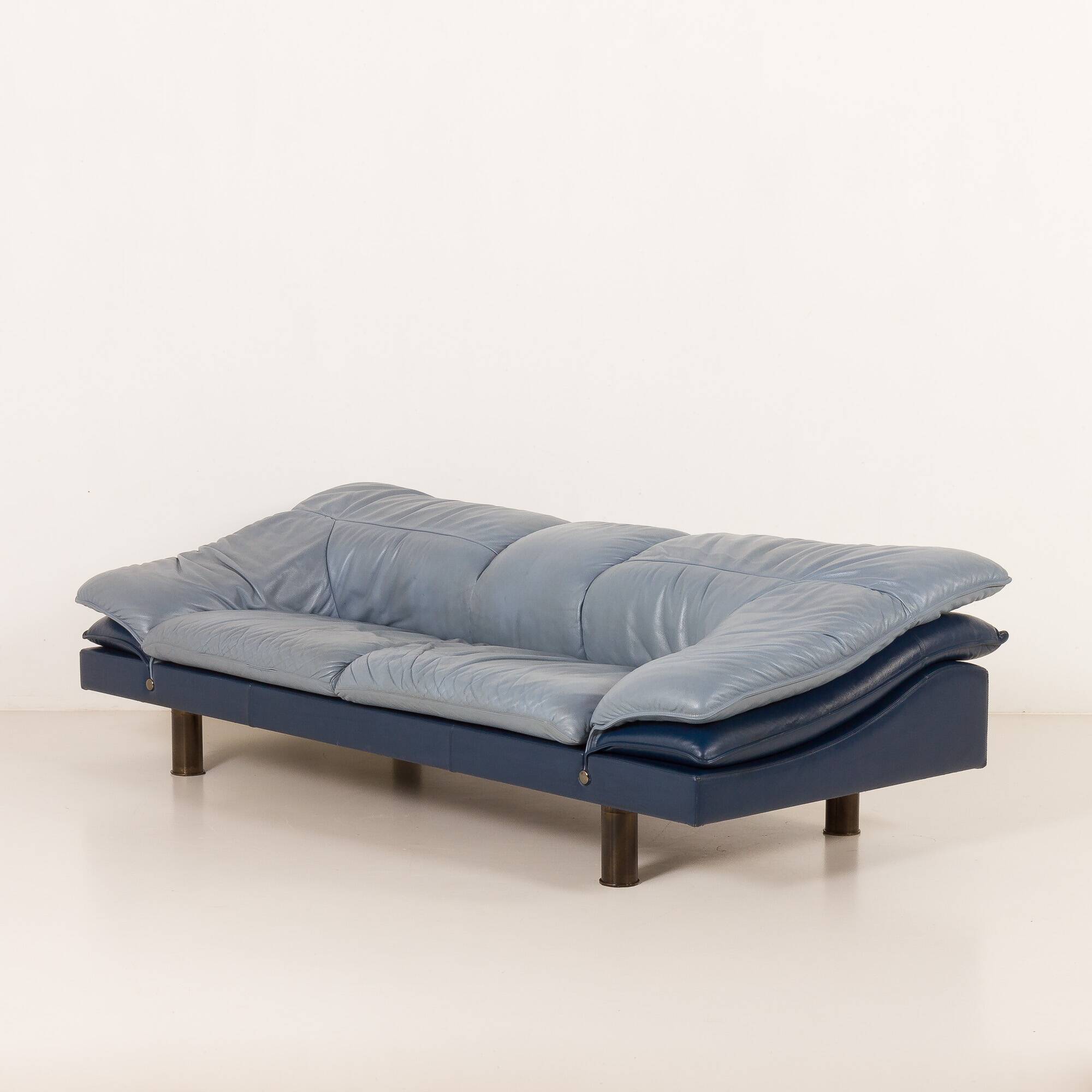 Vintage Poltrona Frau Space Age leather sofa, Italy 1980s