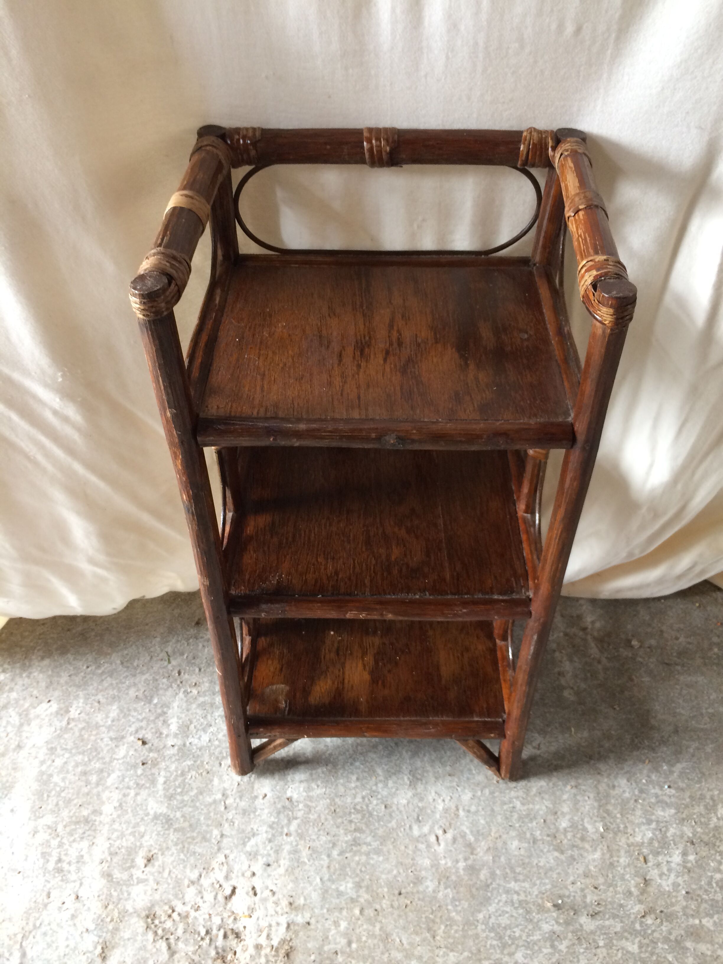 Old Sellette Tablet 3 Vintage Rotin Shelves
