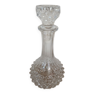 Carafe en verre moulé