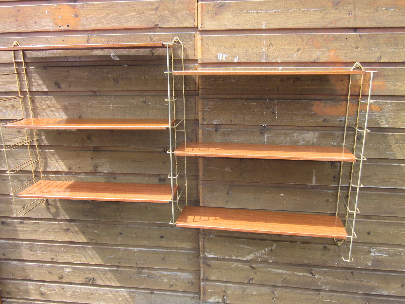 Modular shelves for 60 years in metal