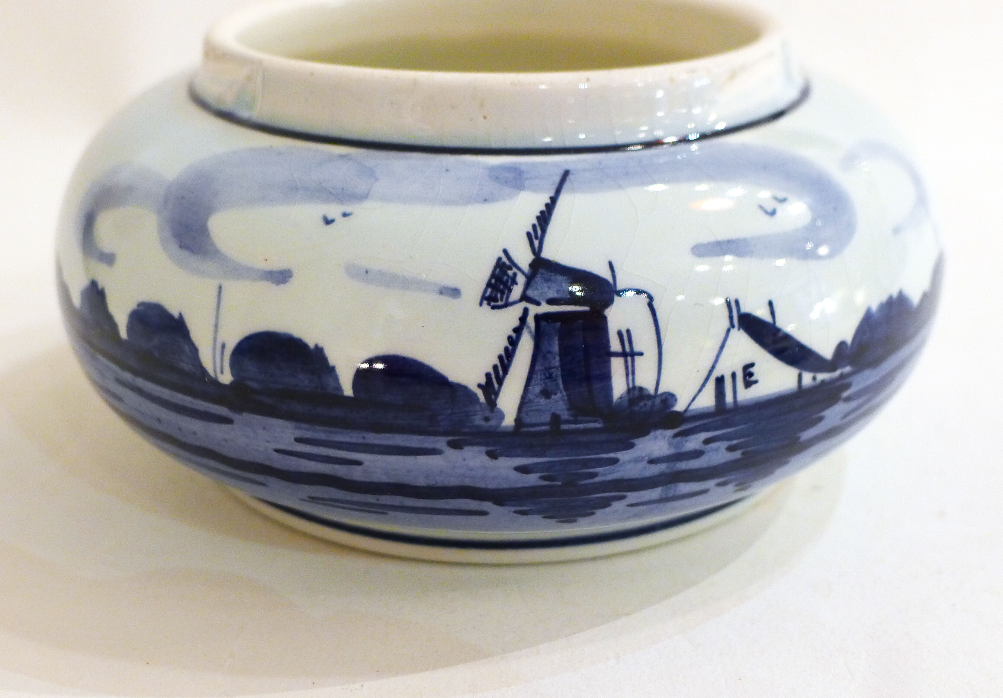 Blue Delft ashtray with lid