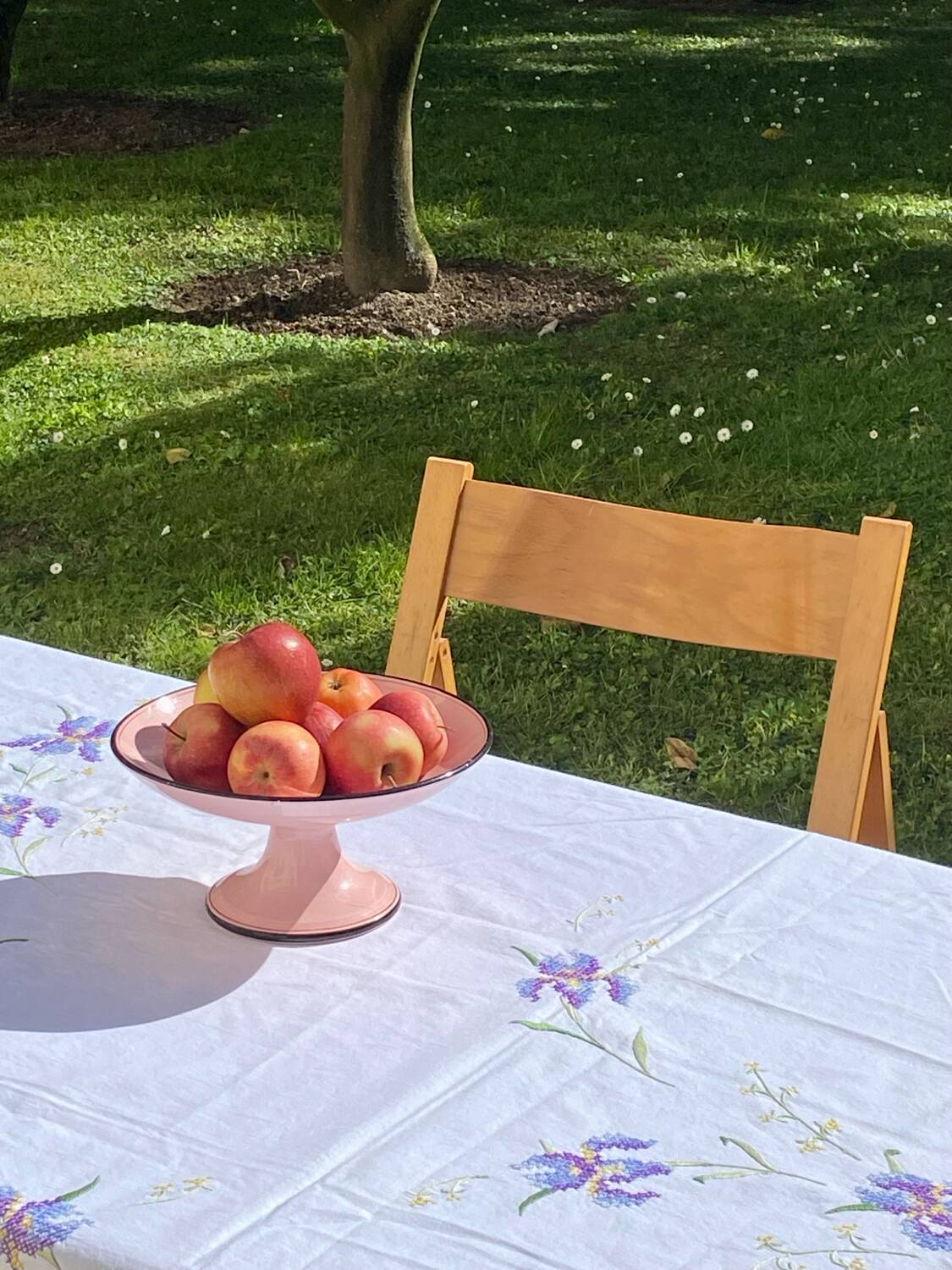 Nappe brodée à la main