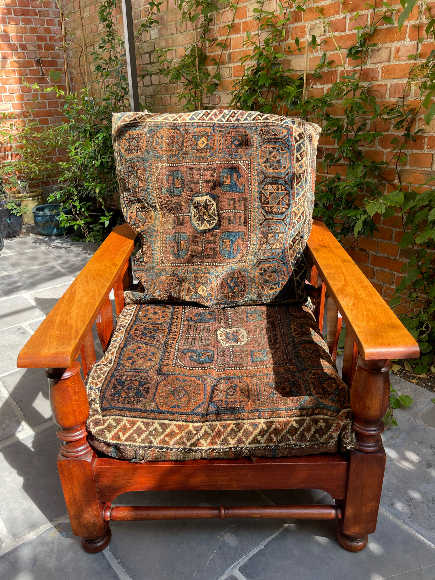 2 Armchairs with 2 Persian cushions