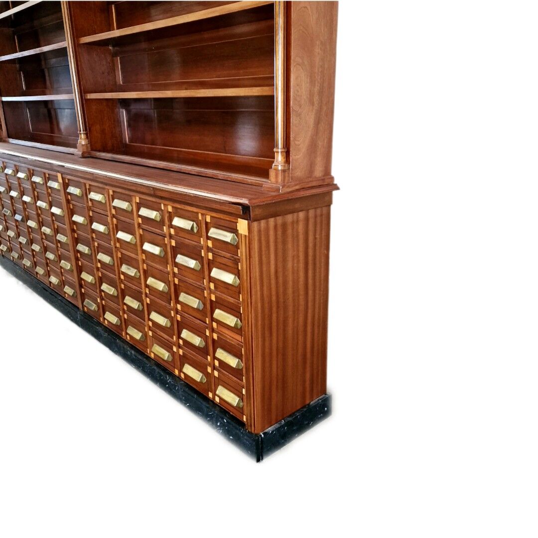 Grand cabinet d’apothicaire antique en acajou, 1909