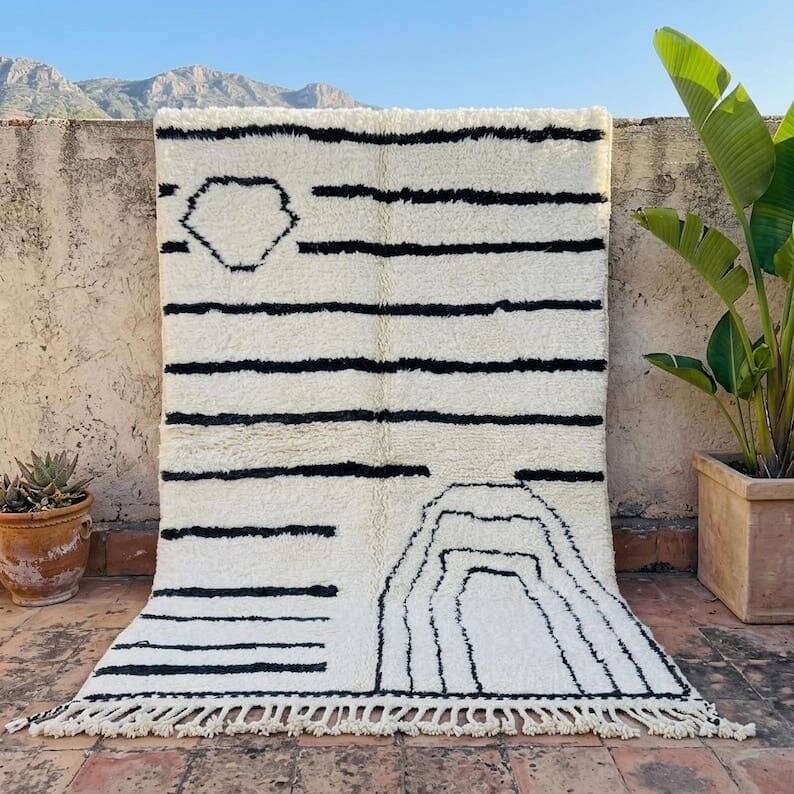 Handwoven natural wool Berber rug in black and white, 150/250 cm.