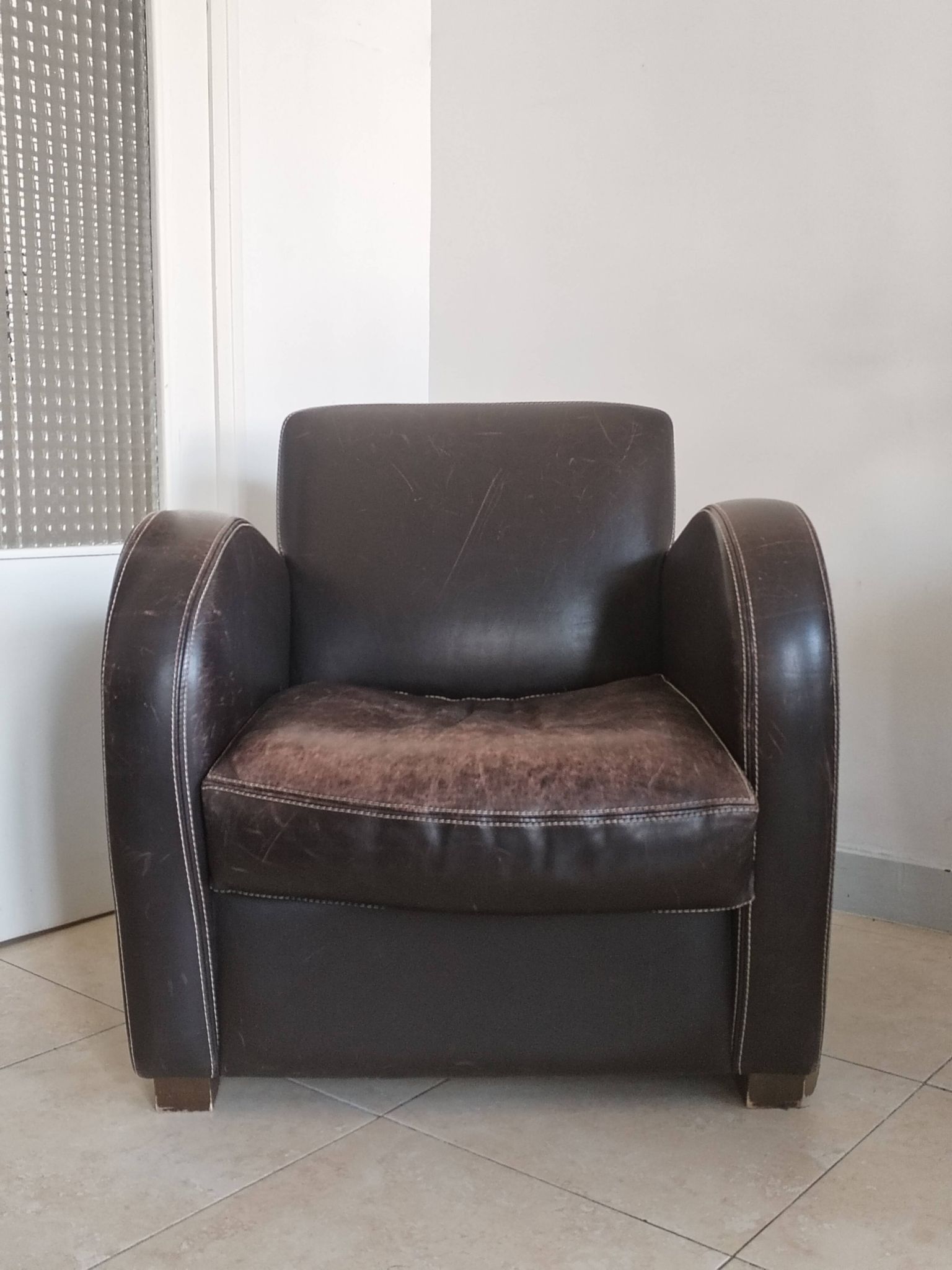 Vintage club armchair in dark brown leather – 1980s-1990s style