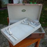 Valise verte en carton