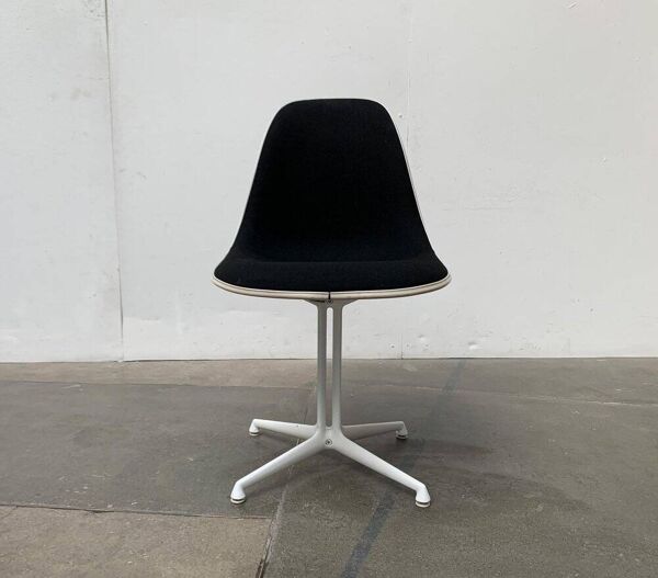 Chaise en fibre de verre La Fonda par Charles & Ray Eames pour Herman Miller, années 1960