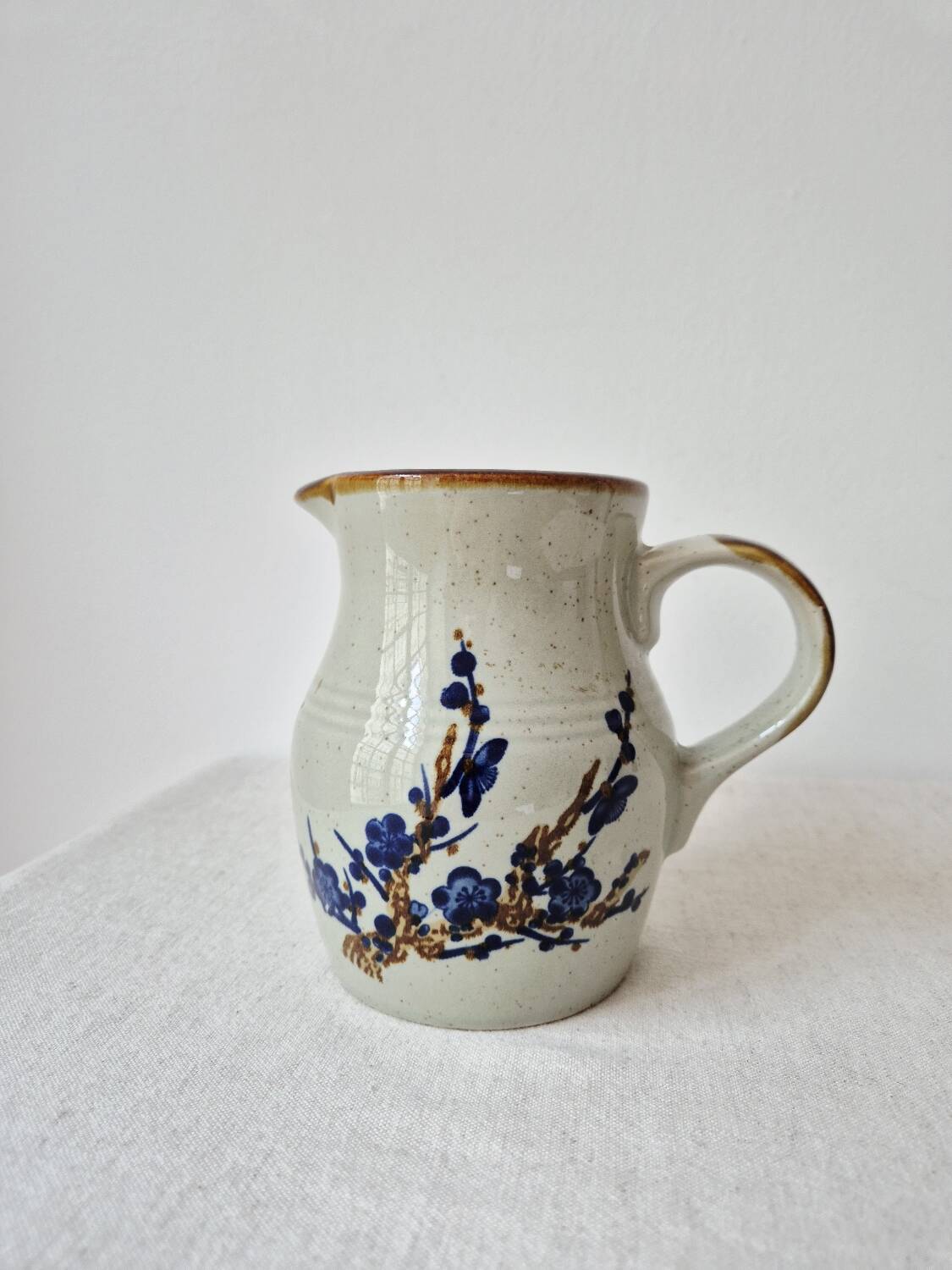 Petit pichet vintage en grès decor floral bleu de cobalt
