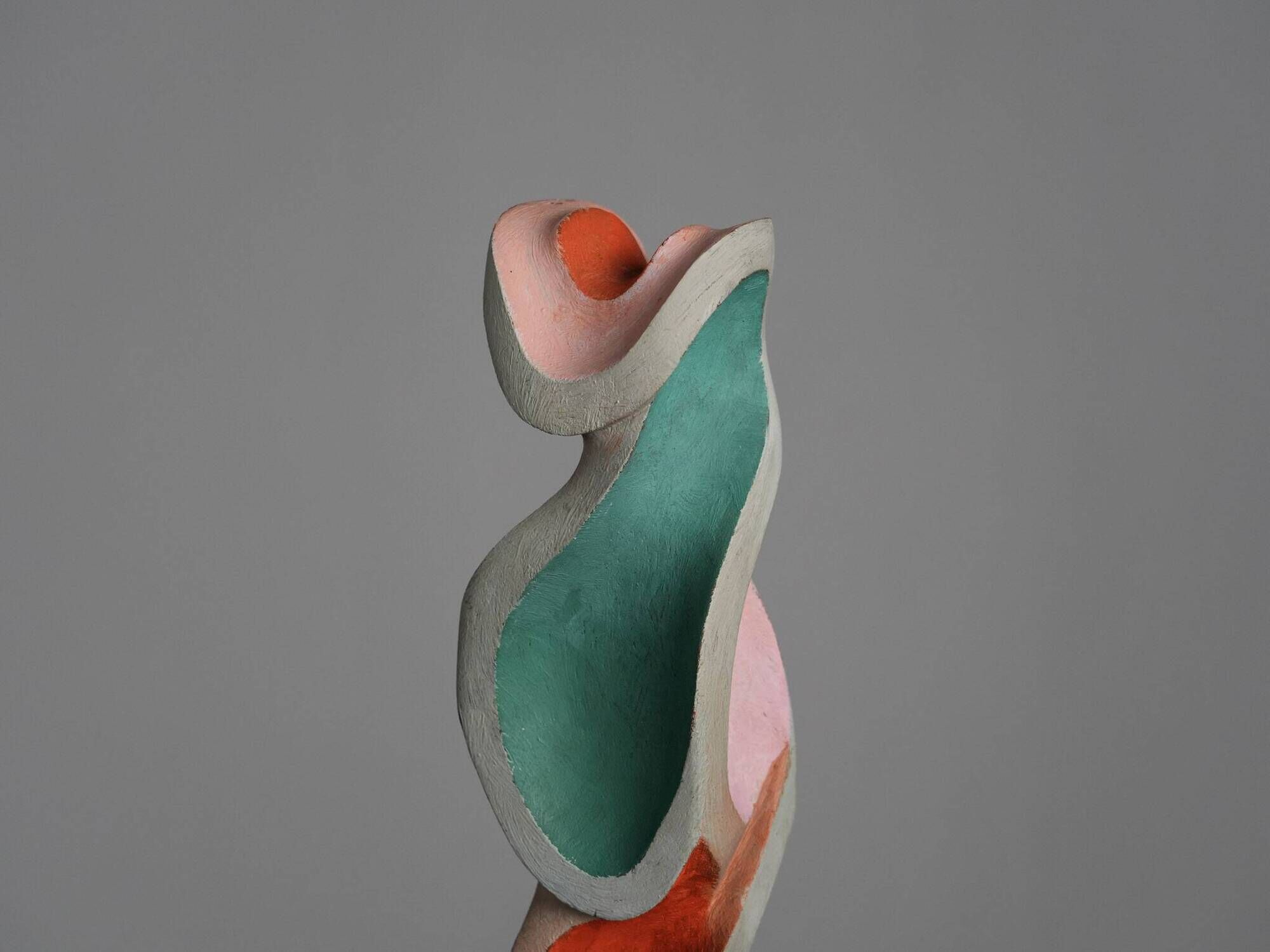 Sculpture en bois polychrome abstraite, attribuée à Ivan Stoyanov, Bulgarie, 1981