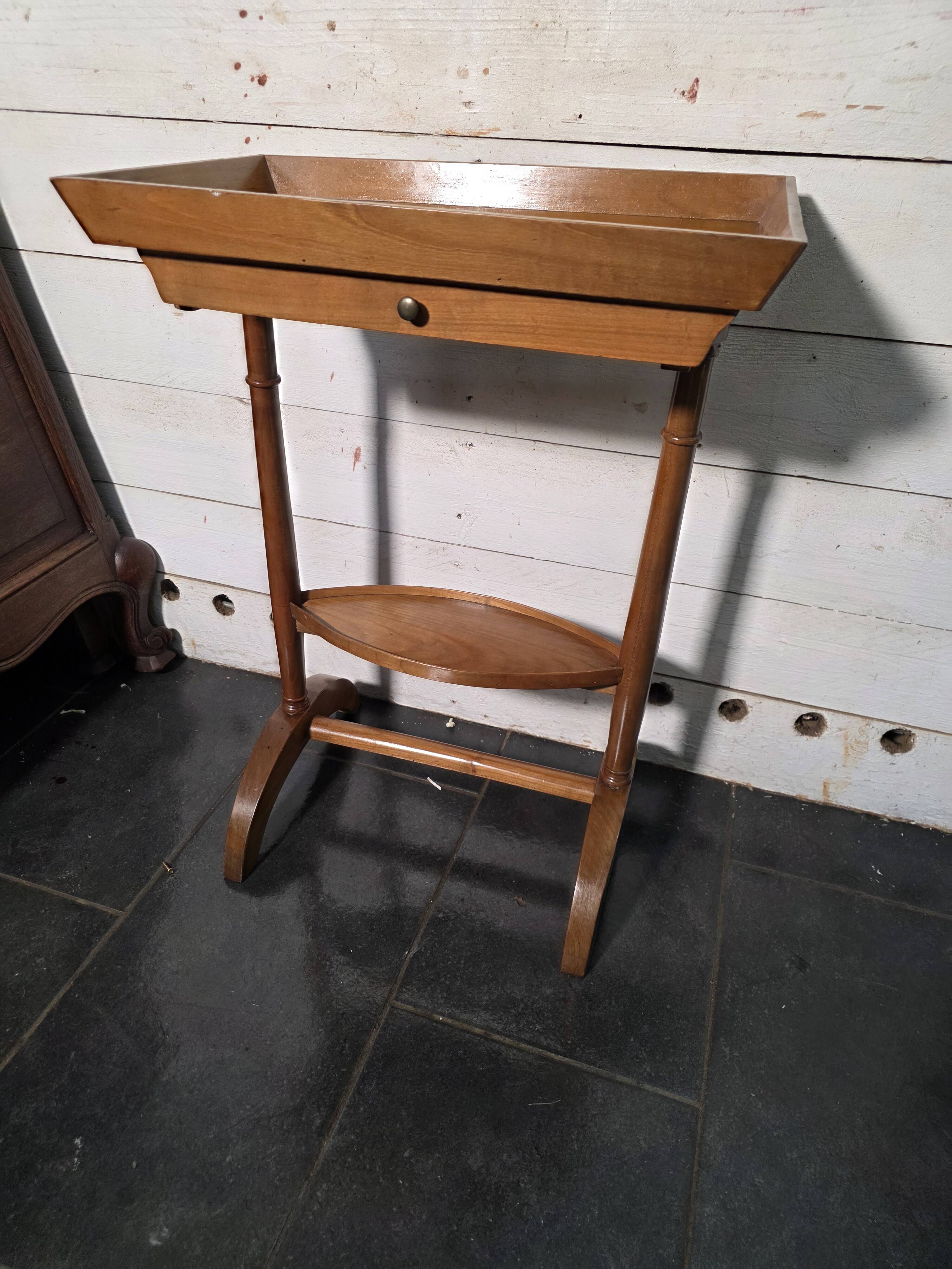 Table de chevet en merisier massif