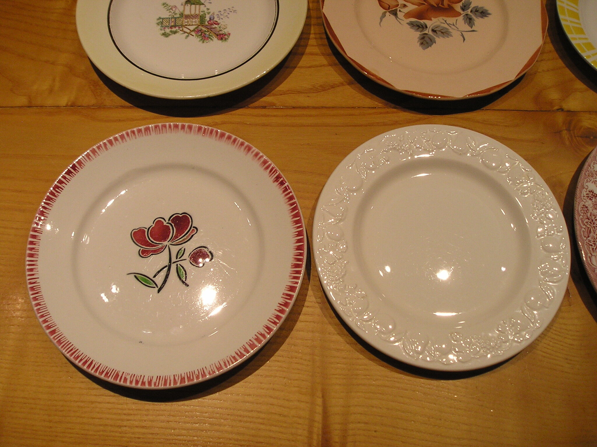Set of 12 different flat plates